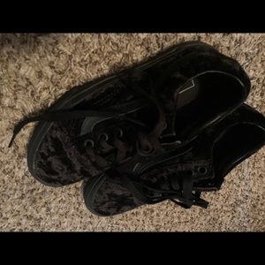 women’s velvet vans size 5